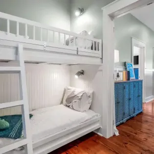 16 southern frog bunk bedroom