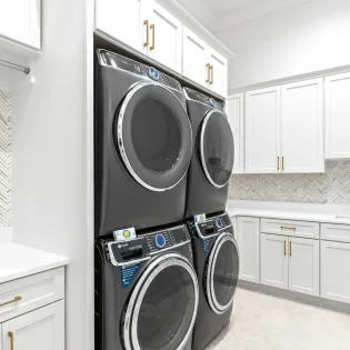 19 fomo 32 laundry area