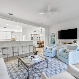 2.3 honeys beach house 125 living room