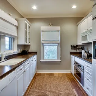 3 beachy bungalow 2 kitchen