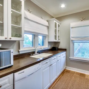 3.1 beachy bungalow 2 kitchen