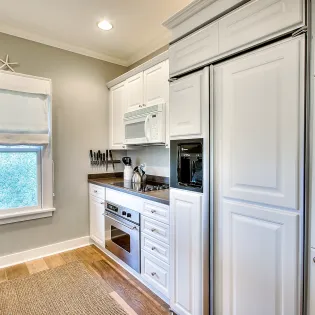 3.2 beachy bungalow 2 kitchen