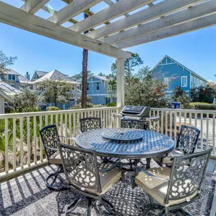 4.4 sandpiper cottage 129 outdoor dining area