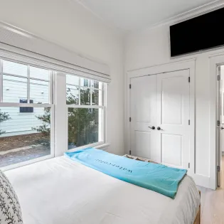 6.1 honeys beach house 125 primary bedroom1