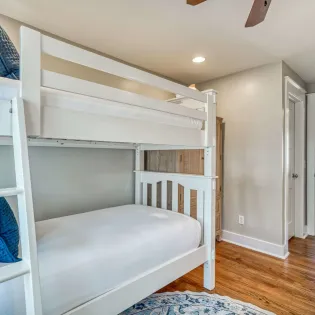 7 sandpiper cottage 129 primary bedroom2