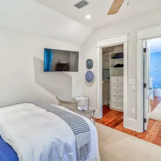 7.3 sea vous play 20 primary bedroom2