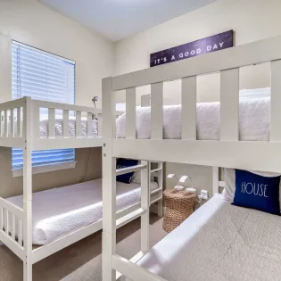 8.1 saltwater dreams 10 primary bedroom3