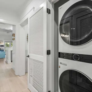 9 honeys beach house 125 laundry area