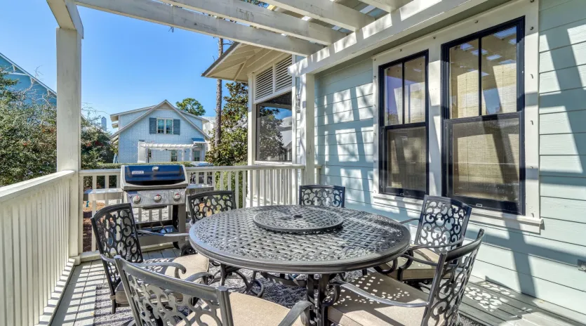 4.5 sandpiper cottage 129 outdoor dining area