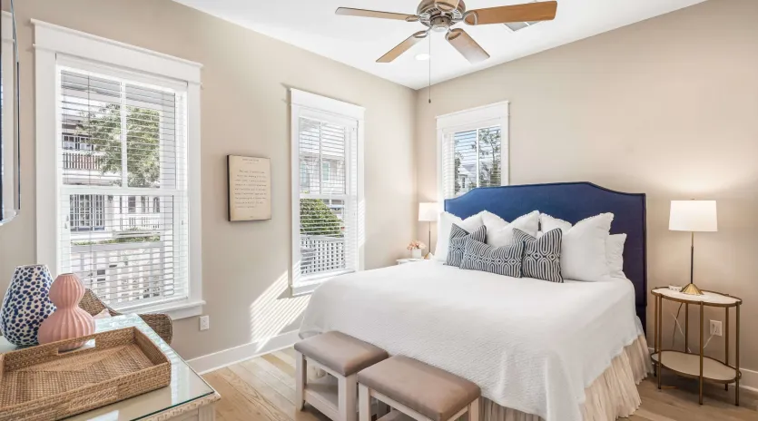 6 coastal chic cottage 40 primary bedroom1